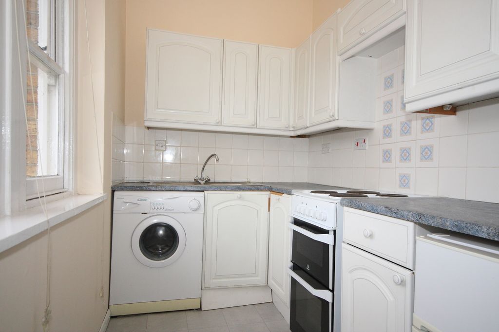 Property photo 3 of 4 Kitchen