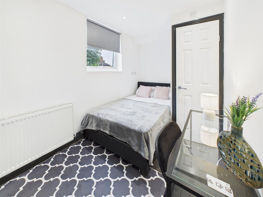 Property photo 1 of 6 Cam03736G0-Pr0195-Still004.Jpg