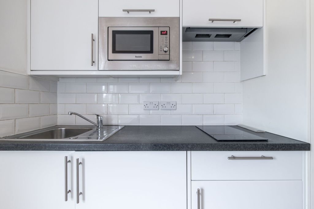 Property photo 2 of 9 Kitchen