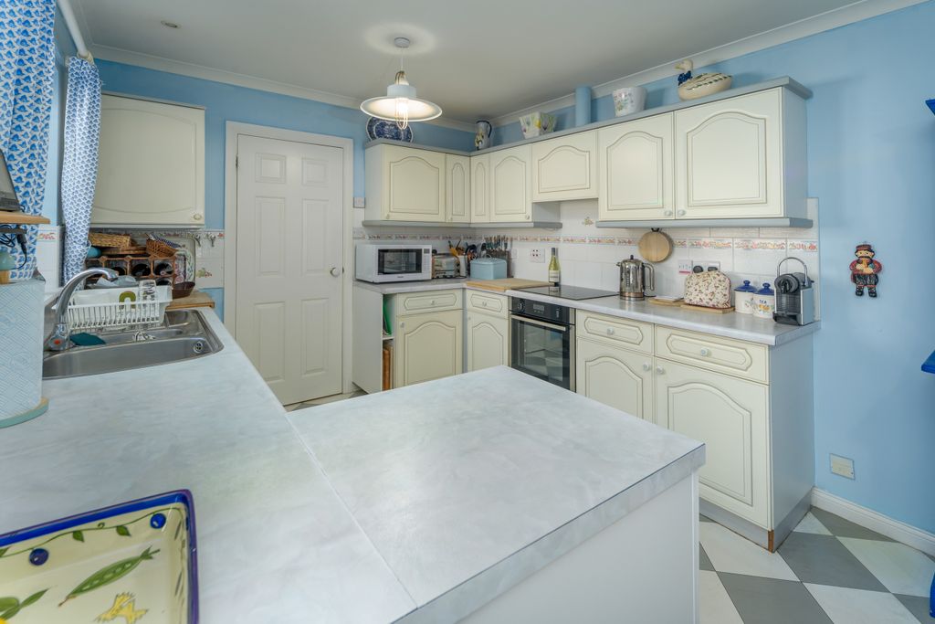 Property photo 2 of 28 Kitchen Diner-2