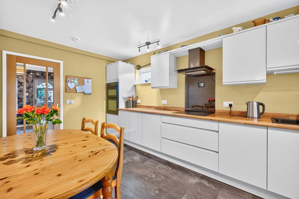 Property photo 3 of 23 Kitchen/Diner