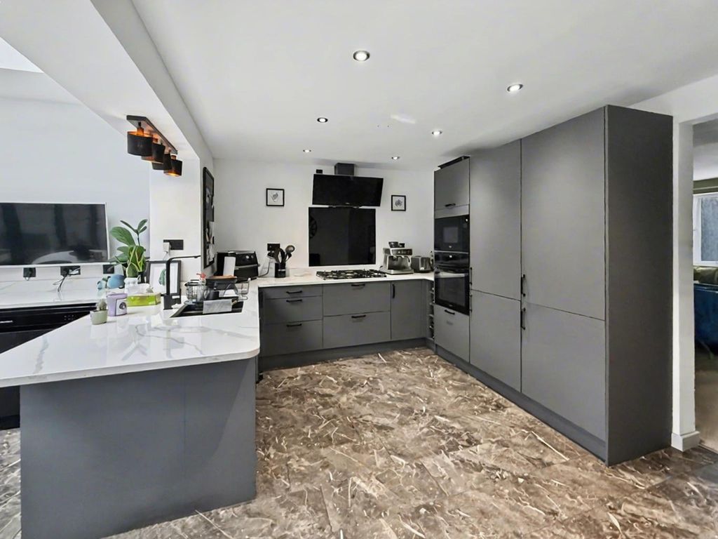 Property photo 3 of 26 4839506