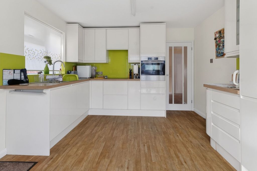 Property photo 3 of 12 Kitchen