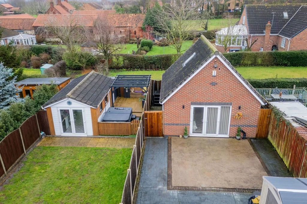 Property photo 2 of 33