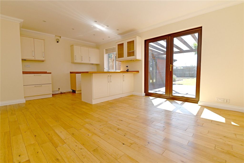 Property photo 2 of 15 Picture No. 04