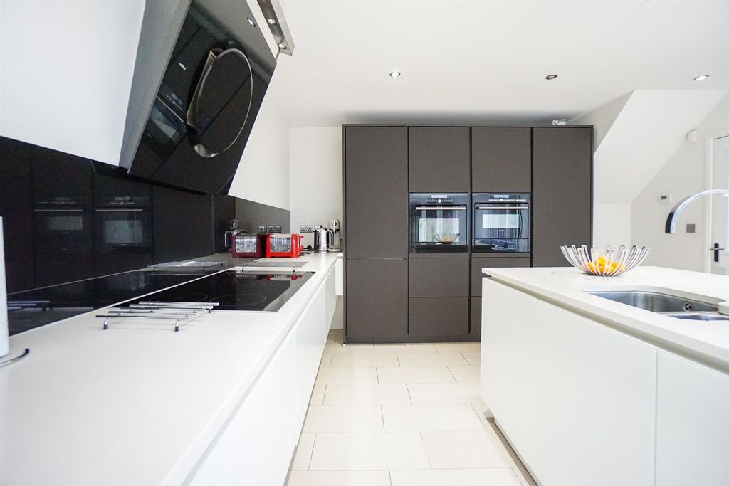 Property photo 2 of 27 Kitchen