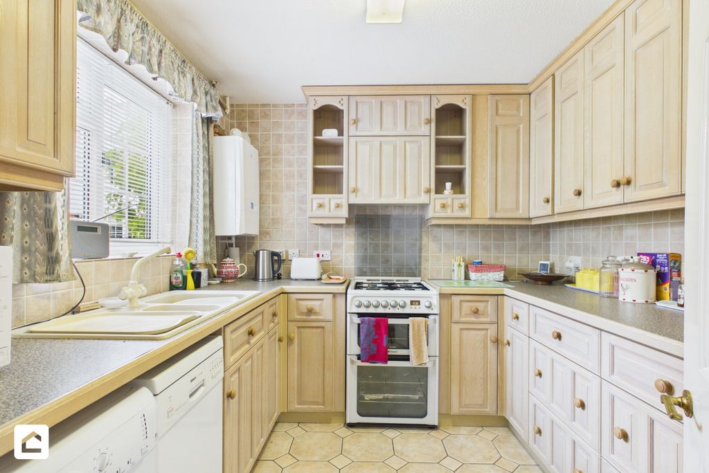 Property photo 3 of 20 Kitchen Rogersmead Clarendons Tenterden