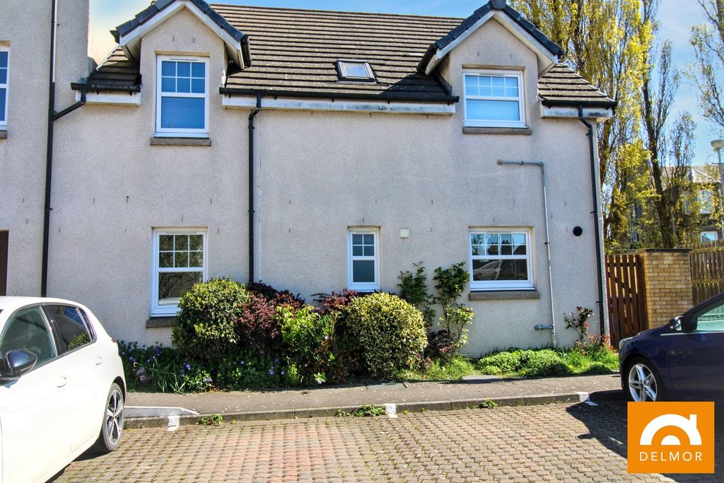 Property photo 2 of 12