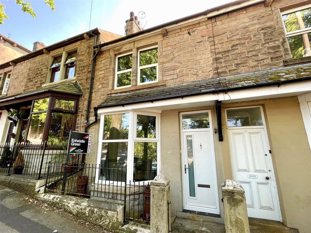 Property photo 1 of 17 External