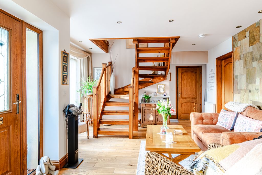 Property photo 3 of 34 Entrance1