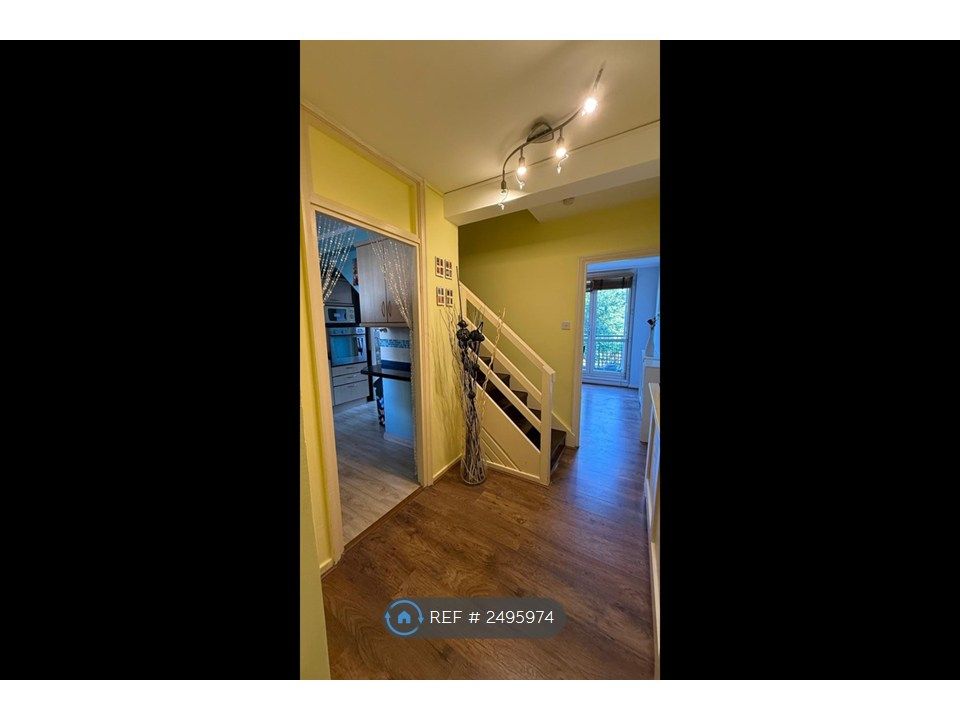 Property photo 2 of 18 Entrance