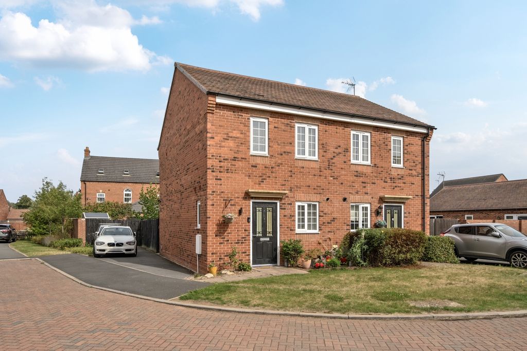 Property photo 1 of 17 1327804-16-68937059Df970