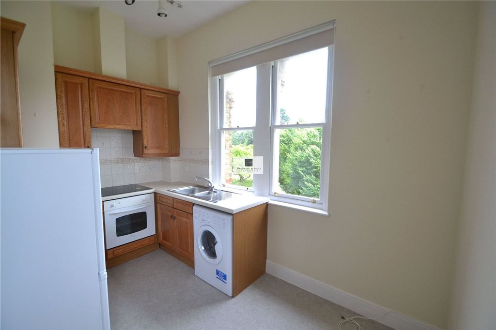 Property photo 3 of 6 Kitchen