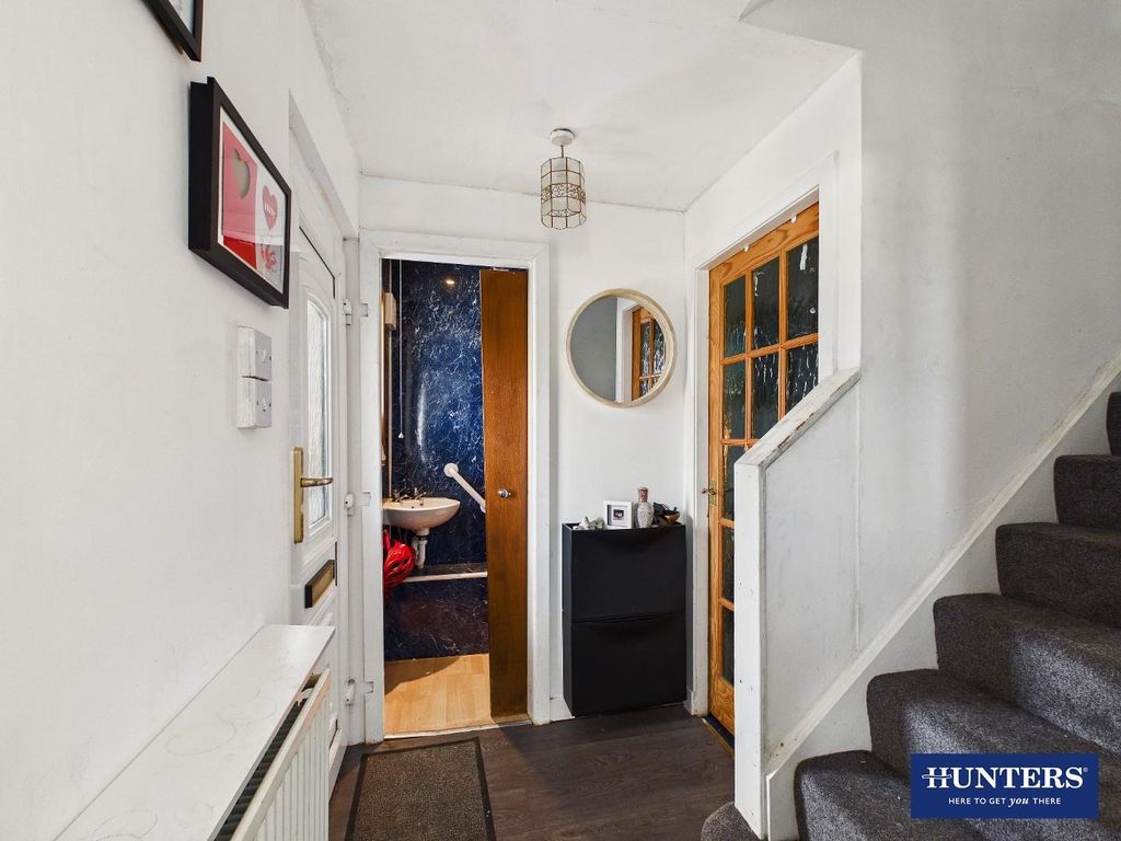 Property photo 2 of 20 Front Entrance Hall