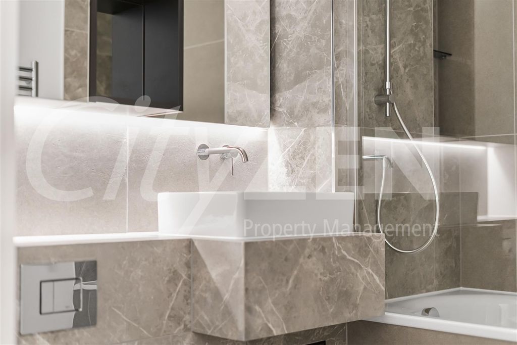 Property photo 3 of 19 Bathroom