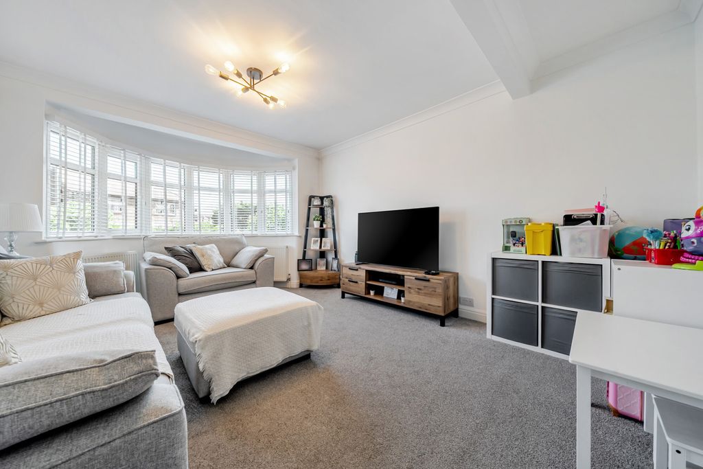 Property photo 2 of 13 1482432-10-6A3E4c...