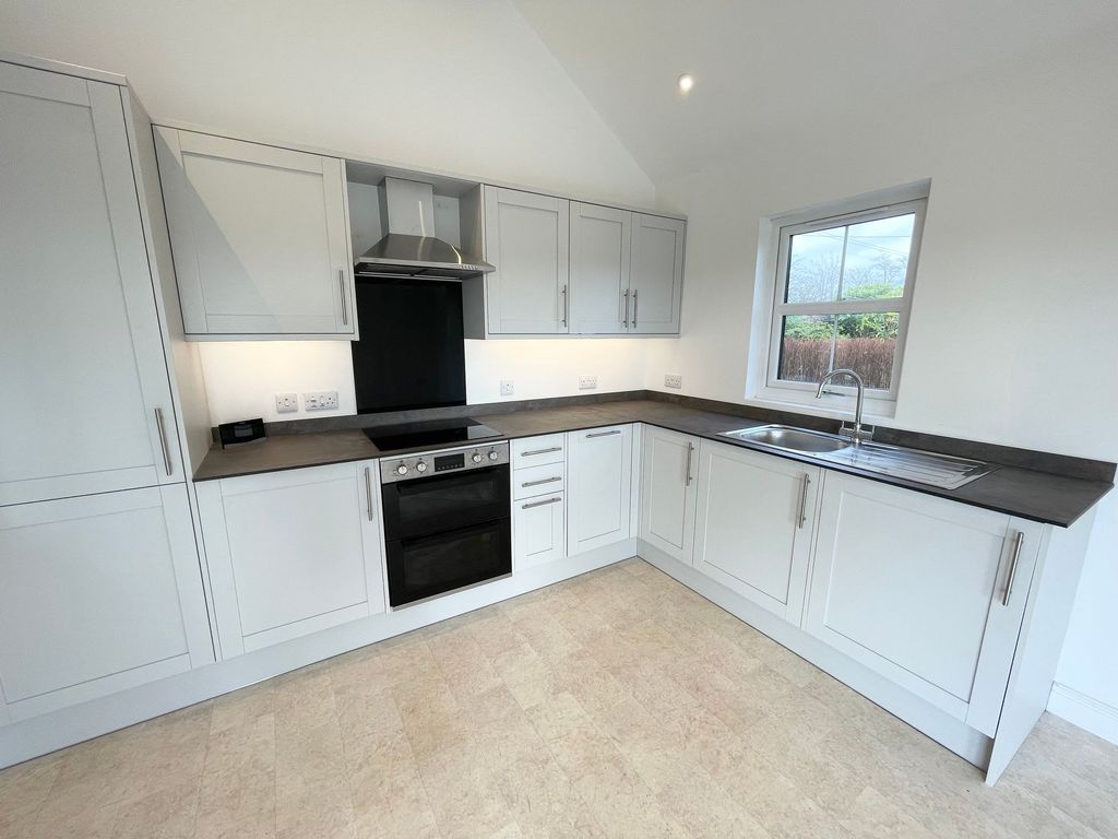 Property photo 2 of 14 Kitchen