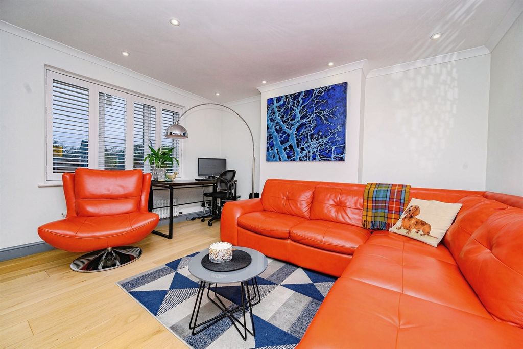 Property photo 2 of 23