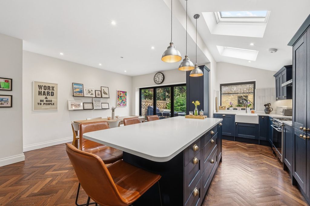 Property photo 2 of 22