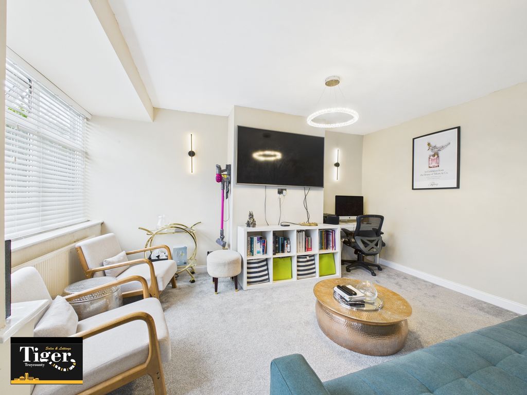 Property photo 2 of 16 Cam03440G0-Pr0439-Still002