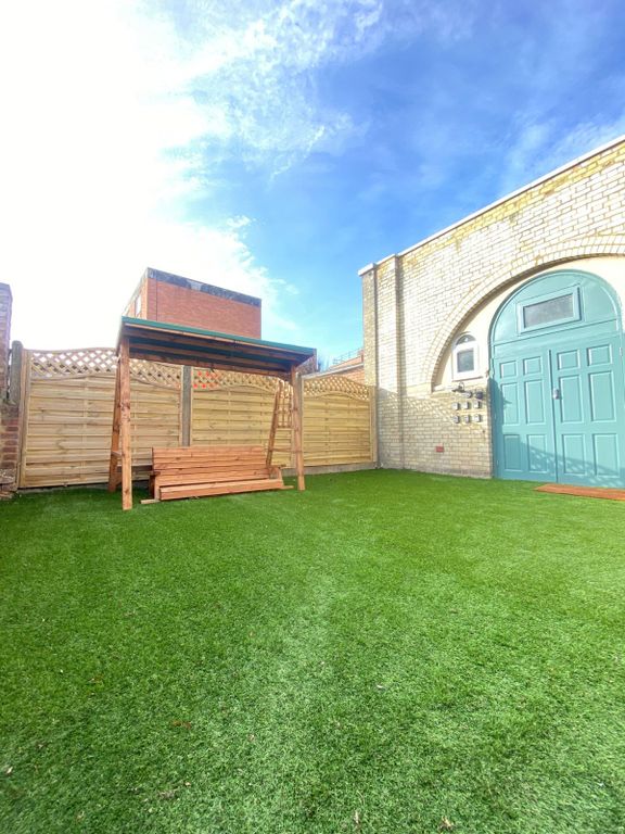 Property photo 1 of 11 Modern Ensuite Bedsit In Prime Islington Location Â€“ All Bills Included!