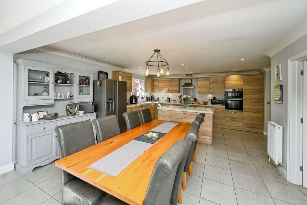 Property photo 3 of 20 Dining Area