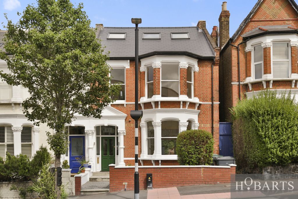 Property photo 1 of 23 6 Bedroom End Terrace For Sale