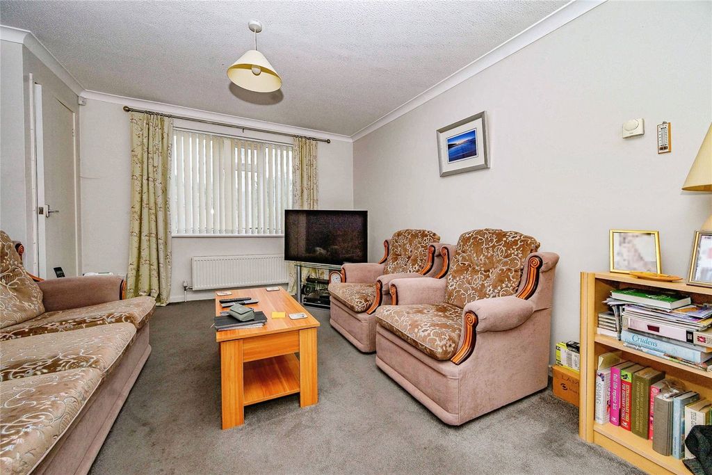 Property photo 3 of 12 Lounge