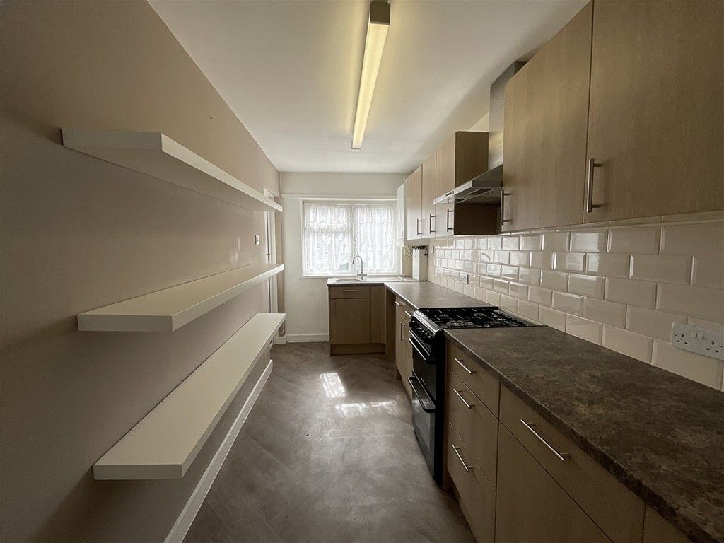 Property photo 3 of 6 Kitchen