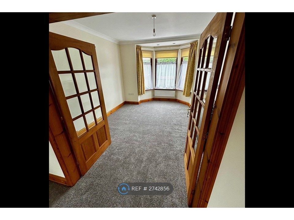 Property photo 2 of 12 Lounge