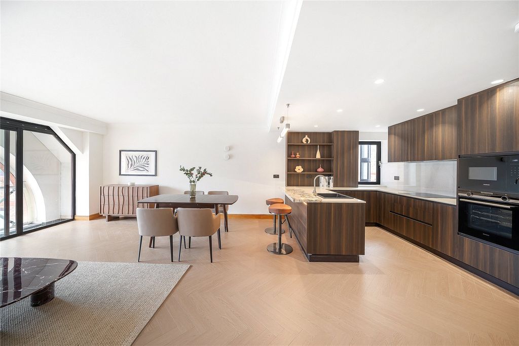 Property photo 2 of 20 Picture No. 11