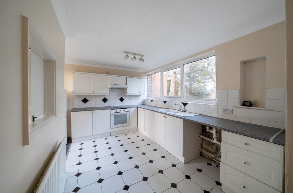 Property photo 2 of 11 Kitchen