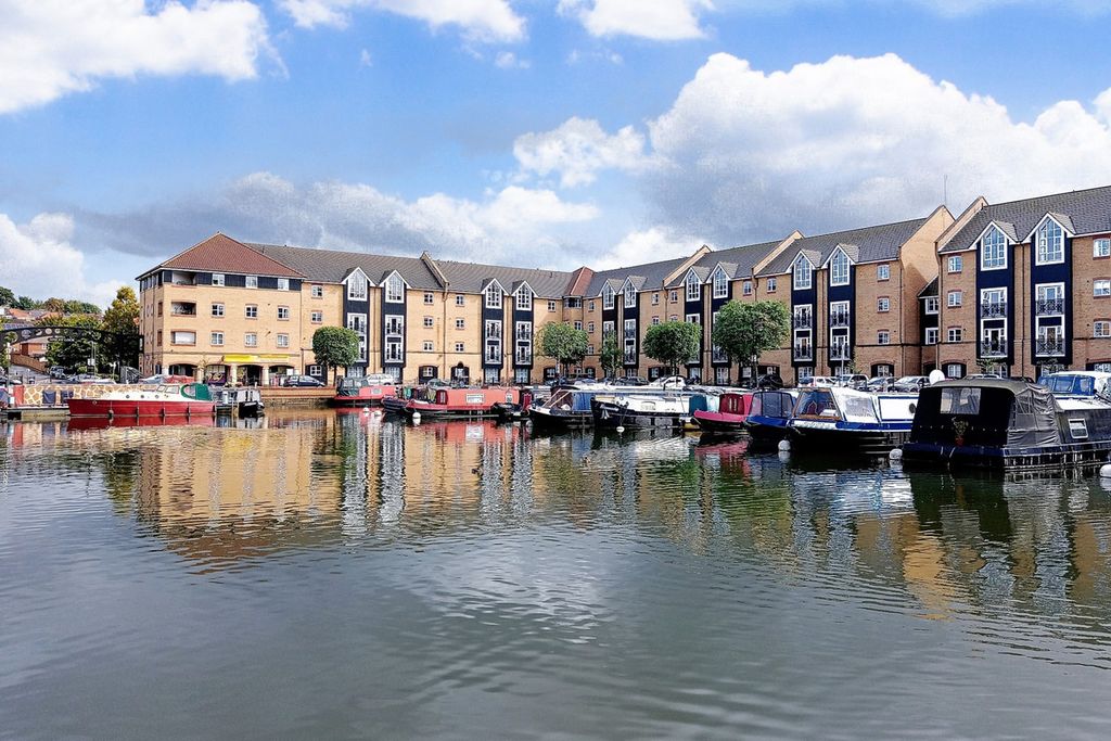 Property photo 2 of 21