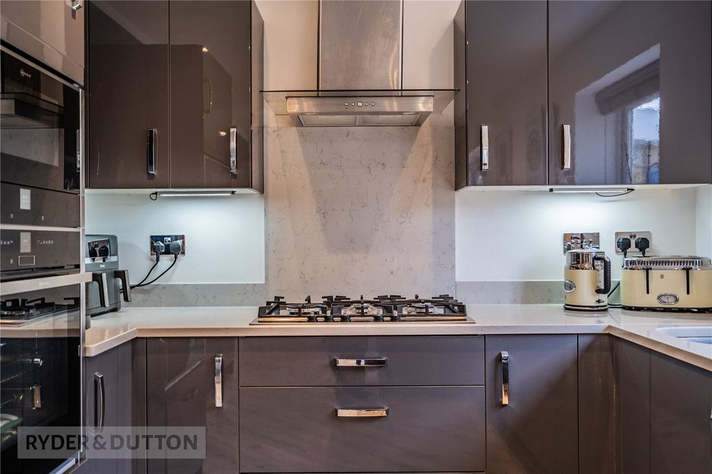Property photo 3 of 33 Kitchen