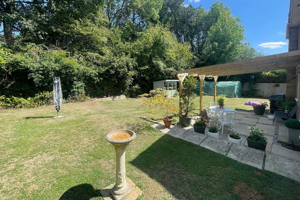 Property photo 2 of 27