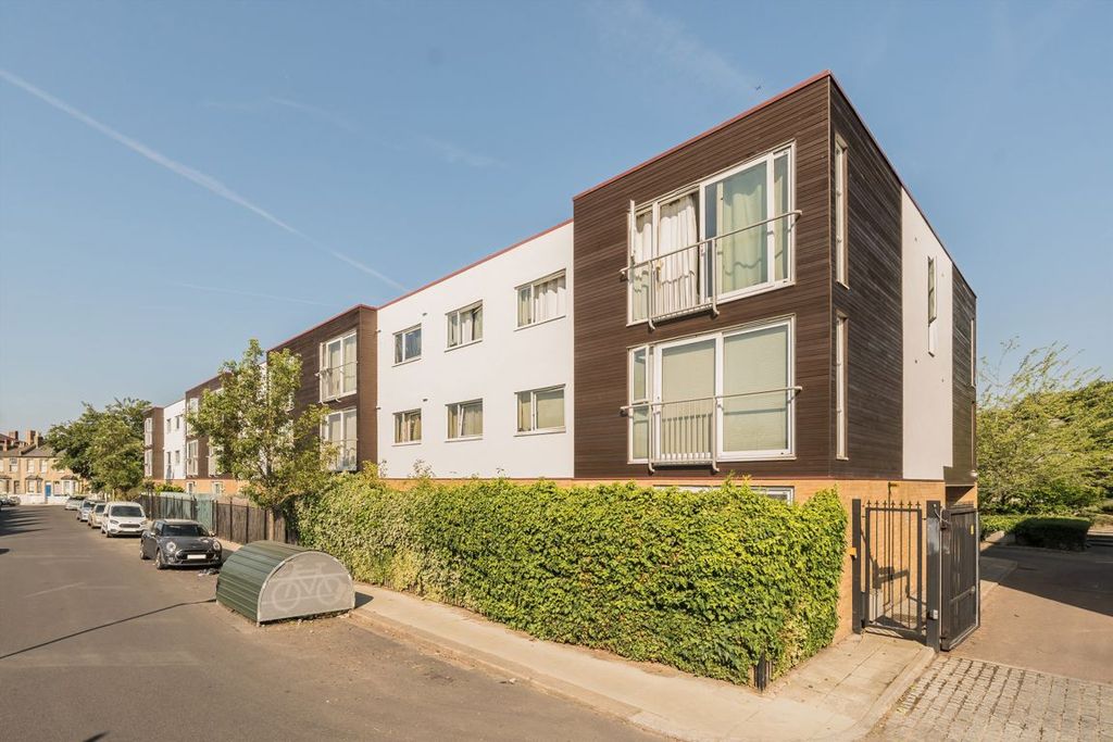 Property photo 1 of 7
