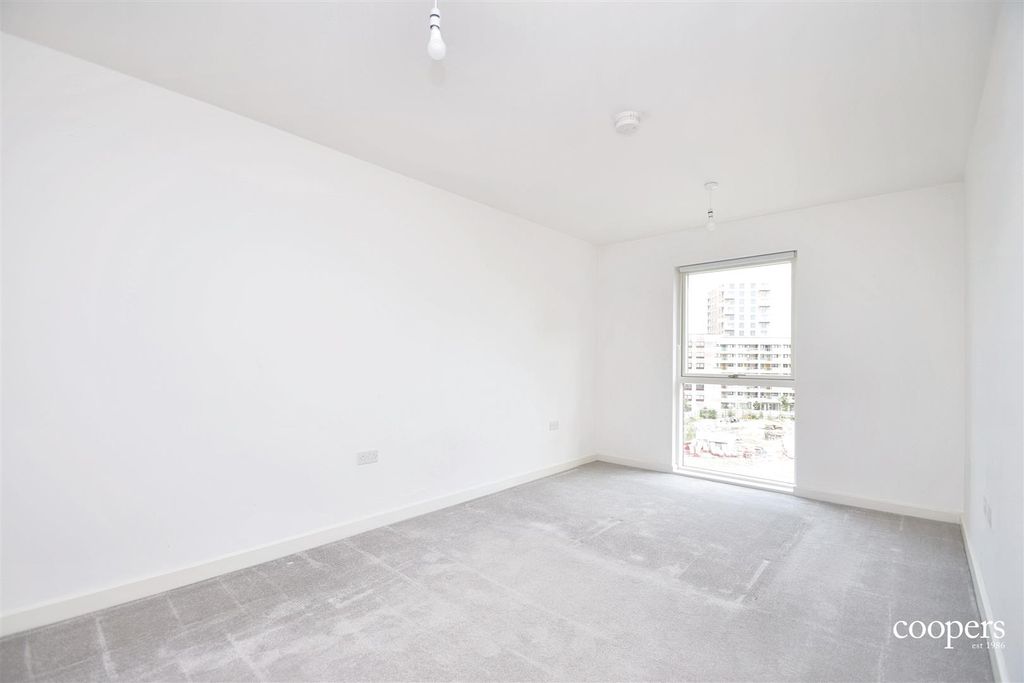 Property photo 3 of 10 Bedroom