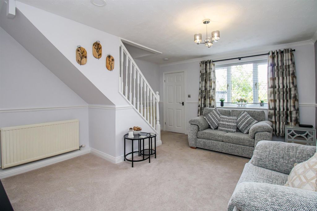 Property photo 3 of 12
