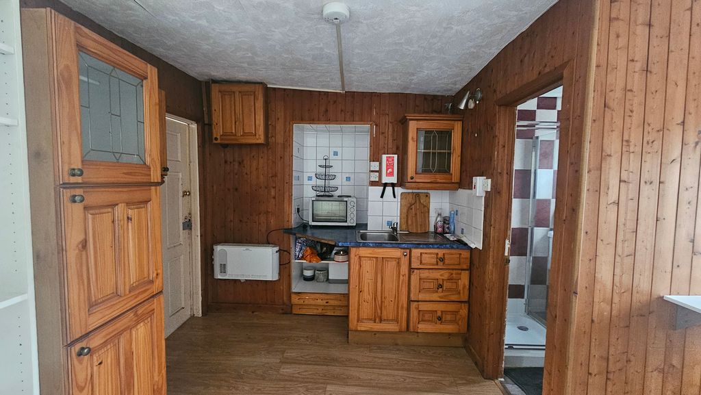 Property photo 1 of 2