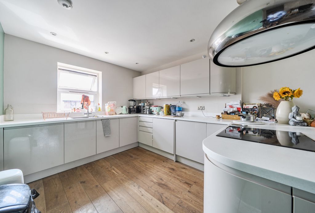 Property photo 3 of 12 1497982-9-6A61E80...