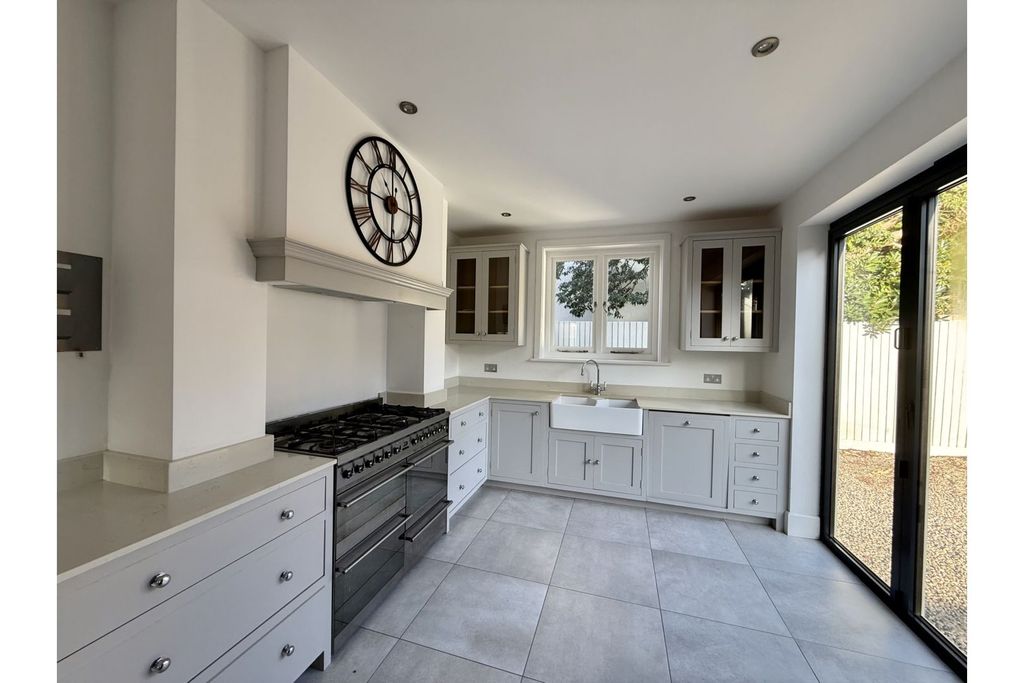 Property photo 3 of 14 Kitchen