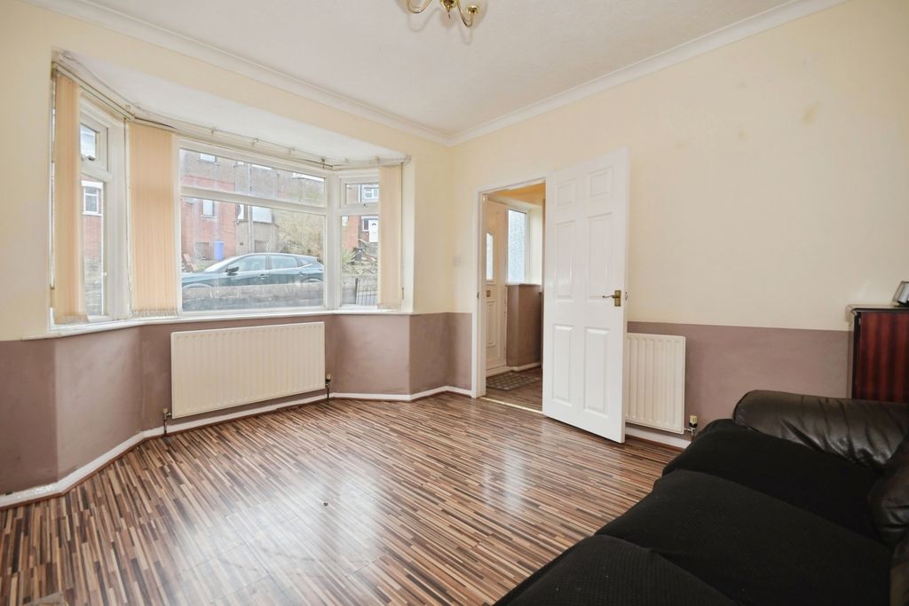 Property photo 3 of 17 Pbox-Img.Jpg