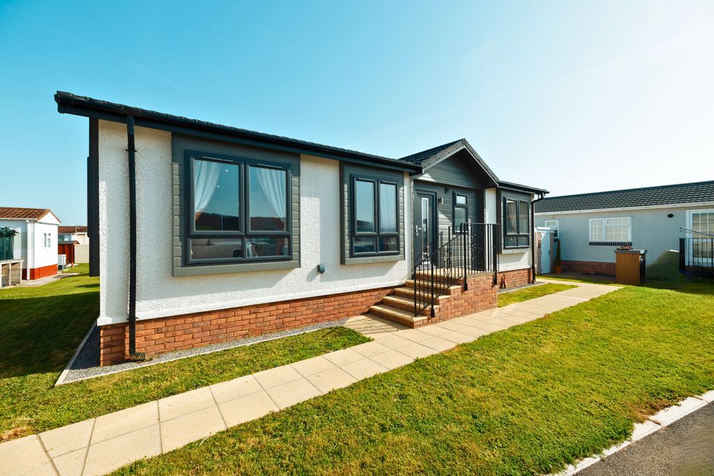 Property photo 2 of 33