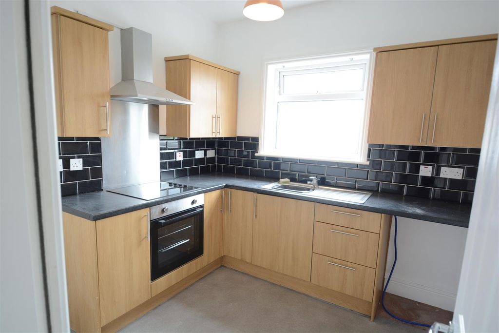 Property photo 1 of 7 Gowthorpe Kitchen.Jpg