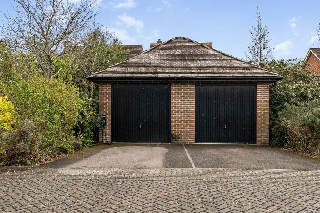 Property photo 3 of 21 1434595-25-69c675...
