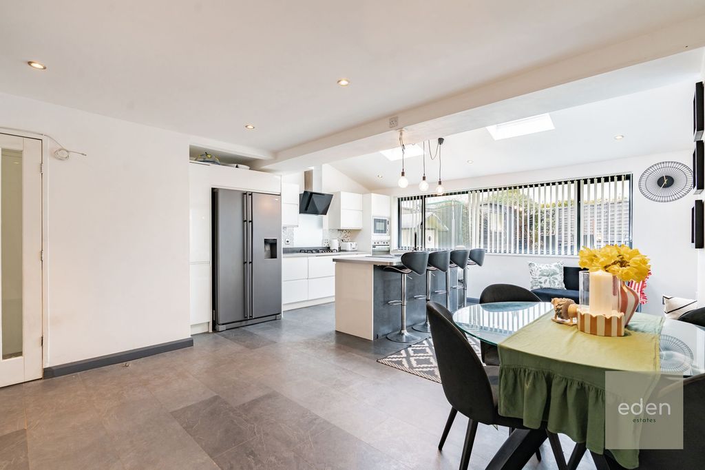 Property photo 3 of 29