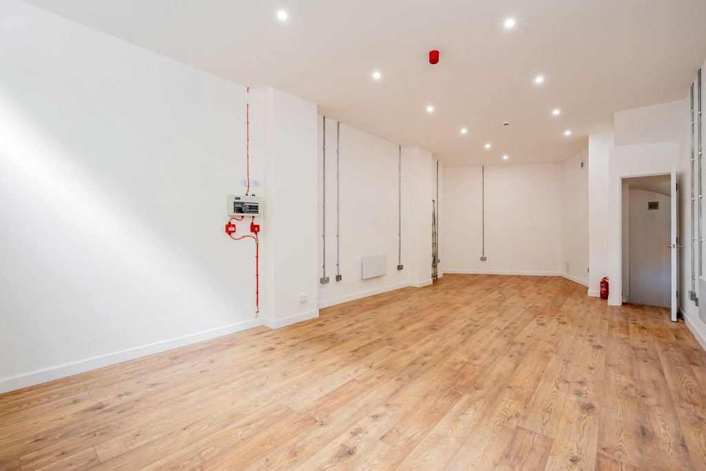 Property photo 2 of 8 29 Theobalds Road Internal (Copy).Jpg