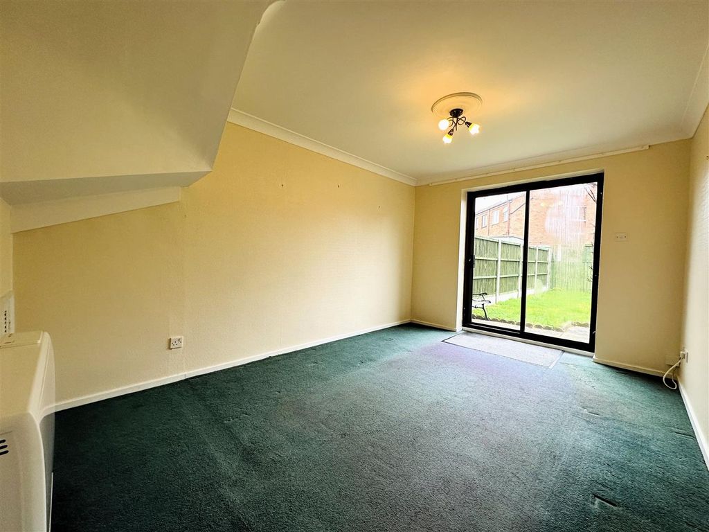 Property photo 2 of 9 Lounge