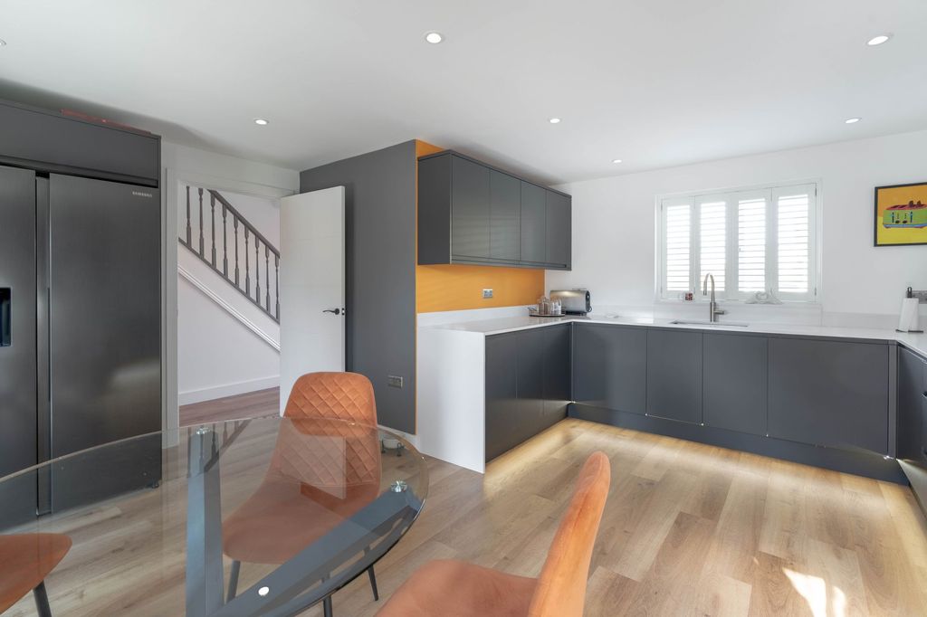 Property photo 3 of 21