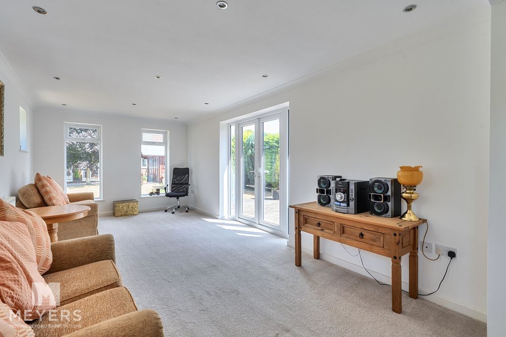 Property photo 2 of 31